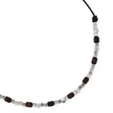 Collar corto de cuero negro con cuentas de aleación de metales bañada en plata y cuentas de madera.
