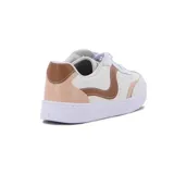 Championes acordonados Comfortflex, color blanco con detalles en marrón y rosa.