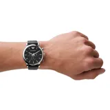 Reloj Emporio Armani modelo AR1828, con caja de acero inoxidable plateado de 46mm, esfera negra mate con cronógrafo integrado, agujas plateadas y correa de cuero negro.