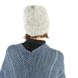 Gorro de lana tejido a crochet color gris claro.
