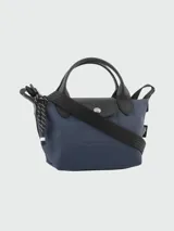 Bolso Longchamp modelo Le Pliage Energy XS, color verde militar, con doble asa corta de cuero negro y correa larga extraíble.