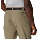 Pantalón de senderismo color caqui, repelente al agua y resistente a las manchas, con tejido elástico en dos direcciones. Cuenta con cinturón integrado removible, bolsillos laterales, bolsillo de seguridad con cremallera, bolsillo cargo, pernera con ceñidor en el dobladillo, bolsillos traseros, trabilla multiuso para el cinturón y malla de ventilación en la parte posterior de las rodillas.
