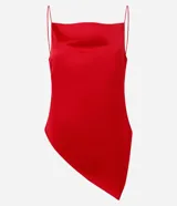 Blusa de tirantes finos color vino tinto, con escote drapeado (degagê) y acabado satinado. El bajo es asimétrico.