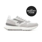 Championes Hi-Tec Lady color blanco con detalles en negro y suela marrón. Confeccionados en cuero sintético y tela, con plantilla de memory foam.