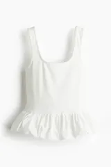 Musculosa corta blanca de punto de algodón con escote en U, breteles anchos y bajo globo en popelina de algodón.