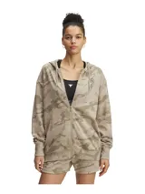 Campera con capucha Project Rock Terry Full Zip para mujer, color beige con estampado de camuflaje. Tiene cierre frontal completo, bolsillos laterales y logo bordado en el pecho.