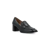 Zapato marrón de cuero con taco cuadrado de madera y detalle de cuero texturizado en la parte delantera.