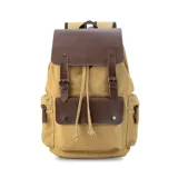 Mochila de tela canvas color beige con detalles en símil cuero marrón. Tiene cierre superior con cordón, bolsillos internos y externos con cierre metálico, asas rígidas y correas ajustables.