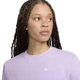 Buzo lila de cuello redondo, marca Nike, modelo Sportswear Club Fleece, con logo bordado en el pecho.