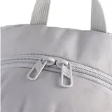 Mochila Puma gris con logo negro estampado en el frente.