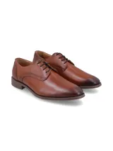 Zapato de vestir color marrón oscuro, con cordones y suela de goma.