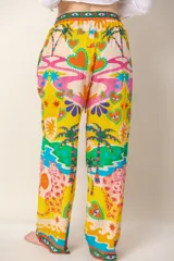 Pantalón de corte recto con cintura elastizada y cordón ajustable, con estampado de rayas verticales multicolores.