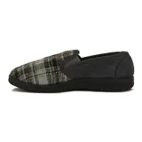 Pantuflas cerradas para hombre, con capellada de tela escocesa en tonos grises y negros, y forro interior liso en color gris.