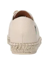 Zapatillas bajas de cuero color crema con cordones y plataforma de yute.