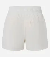 Short deportivo femenino color blanco, de poliéster, con cintura elástica, abertura lateral y bolsillo trasero.