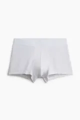 Pack de 3 calzoncillos trunk cortos blancos de punto elástico con costuras planas, cintura elástica, piernas cortas y parte delantera forrada. Confeccionados con la tecnología Lycra® Xtra Life™