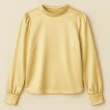 Blusa de satén color dorado, con cuello redondo, mangas largas abullonadas y puños camiseros.
