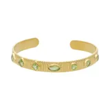 Brazalete ajustable de plata 925 con peridotos en distintas formas y diseño texturizado.