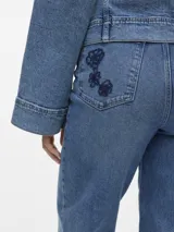 Pantalón de jean azul de corte ancho, tiro alto y pierna extra larga.