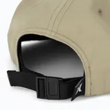 Gorra tipo trucker de color beige con visera curva y cordón marrón oscuro en la unión de la copa y la visera. Presenta la palabra "HURLEY" bordada en blanco en el panel frontal.