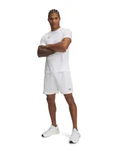 Short deportivo Under Armour Challenger para hombre, color blanco con logo negro en la pierna izquierda.