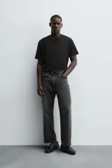 Pack de tres camisetas básicas de hombre, corte regular, cuello redondo y manga corta.