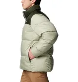 Campera puffer negra con cierre frontal y cuello alto. Logo de Columbia bordado en blanco en el pecho.