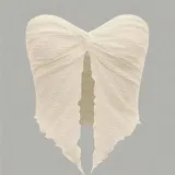 Top color beige, sin mangas y con nudo central.