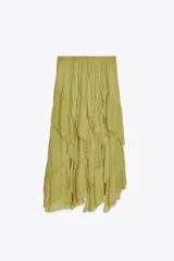 Falda midi color verde oliva, de tiro medio con cintura elástica y volantes asimétricos.
