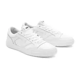 Championes Vans Lowland color blanco, de cuero sintético, con logo lateral en forma de V y suela de goma.