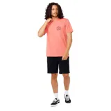Remera color salmón con estampado pequeño en el pecho.