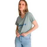 Remera blanca de algodón y poliéster reciclado, con cuello en V y logo de Caterpillar estampado en plateado en el pecho.