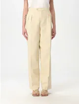 Pantalón sastrero color beige de lino, de tiro alto y corte recto.