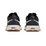 Championes Vans UltraRange 2.0 negros con detalles en gris y blanco.