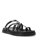 Sandalias negras con plataforma y tiras finas con tachas plateadas.