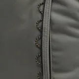 Mochila Caterpillar modelo Explorer Backpack, color verde oliva/taupe, con diseño aerodinámico. Cuenta con compartimento principal con bolsillo acolchado para laptop, bolsillo frontal con cremallera y cordón, bolsillos laterales de malla, y correas de hombro y panel trasero acolchados. Fabricada en poliéster reciclado.