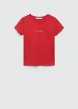 Remera color naranja con cuello redondo y logo de la marca bordado en el centro.