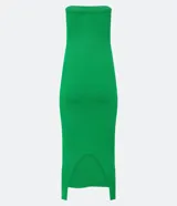 Vestido midi de punto acanalado color verde, sin mangas y con escote recto.