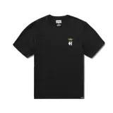 Remera negra de manga corta con cuello redondo y logo de Etnies con una corona dorada estampada en el pecho.