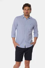 Bermuda clásica azul marino, confeccionada en algodón y spandex, cómoda y flexible.