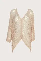 Blusa de hilo color beige, con tejido calado y mangas 3/4.