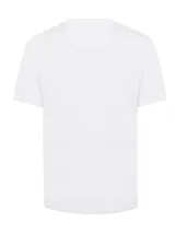 Remera celeste de algodón orgánico, corte regular fit, con cuello redondo y bolsillo en el pecho con logo bordado de la marca.