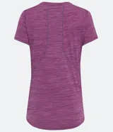 Remera deportiva de poliéster color lila con textura jaspeada, cuello redondo y mangas cortas.