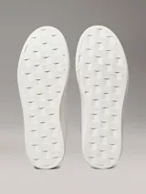 Zapatillas urbanas Calvin Klein Jeans color blanco, de cuero liso con apliques de gamuza en la puntera y logo CK en el lateral.