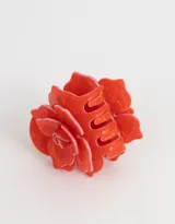 Broche para el pelo de acrílico color rosa claro con forma de flor.