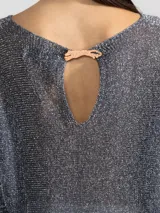 Sweater tejido en jersey con lurex, escote bote y detalle de tigre insignia de Polonio en la espalda.