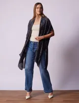 Kimono largo de modal con estampado de mandalas en tonos azul, naranja y marrón.