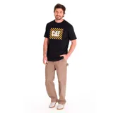Remera color marrón de manga corta con logo de Caterpillar estampado en el pecho sobre un rectángulo con rayas diagonales negras.