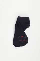 Pack de tres pares de medias cortas (tipo soquete) color negro, con detalle de logo bordado en rojo en el empeine.