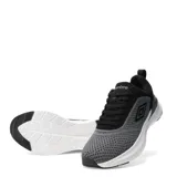 Championes Umbro Lyro de hombre, color gris y negro, con capellada de tejido transpirable y suela blanca con detalles en gris oscuro.